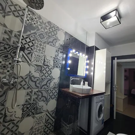 Hotel My *